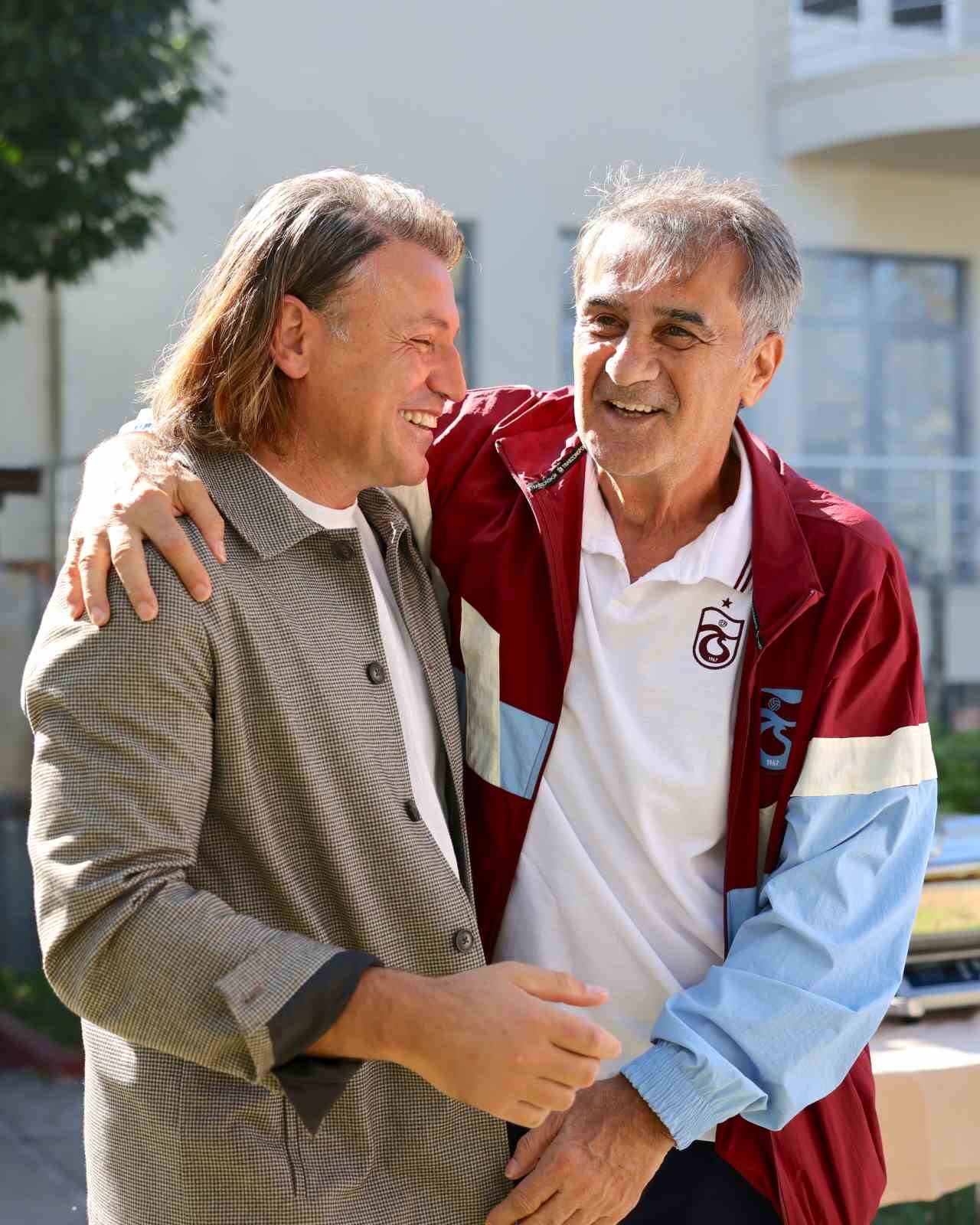 Şenol G&uuml;neş, eski &ouml;ğrencileriyle bir araya geldi
