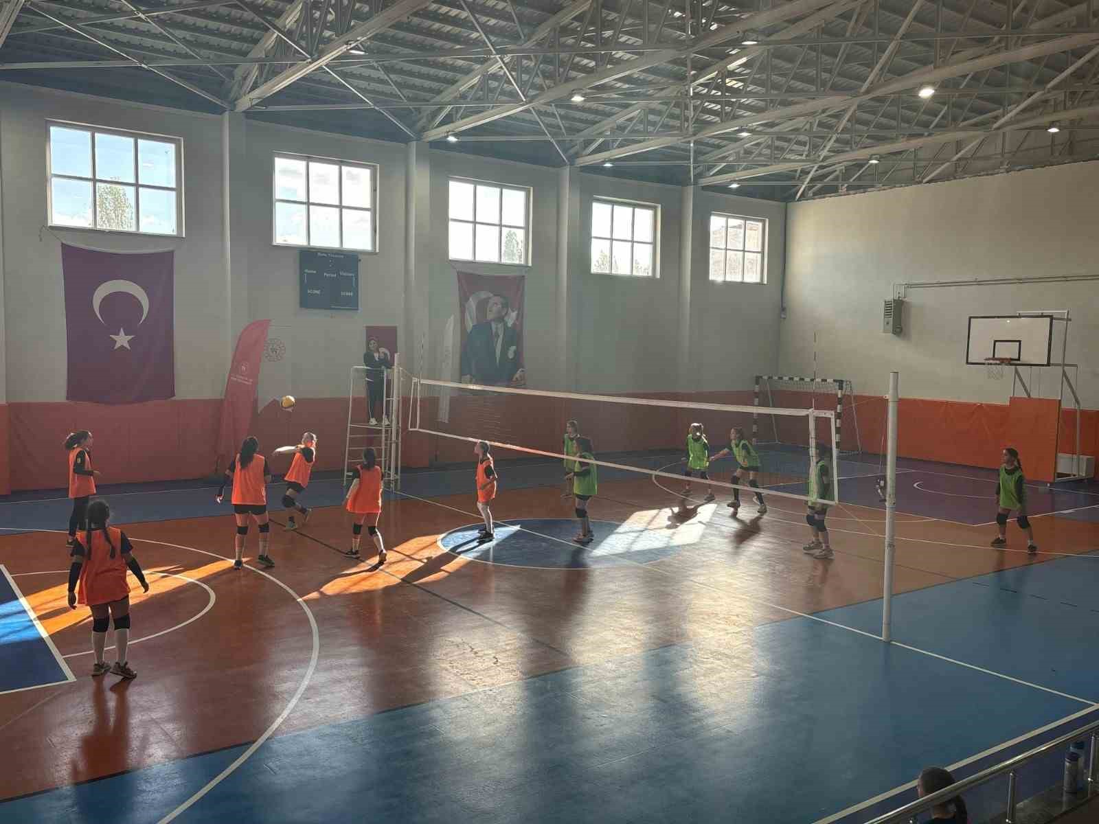 Afyonkarahisar’da gençler ‘Gazozuna Maç’ ile sporun tadını çıkardı