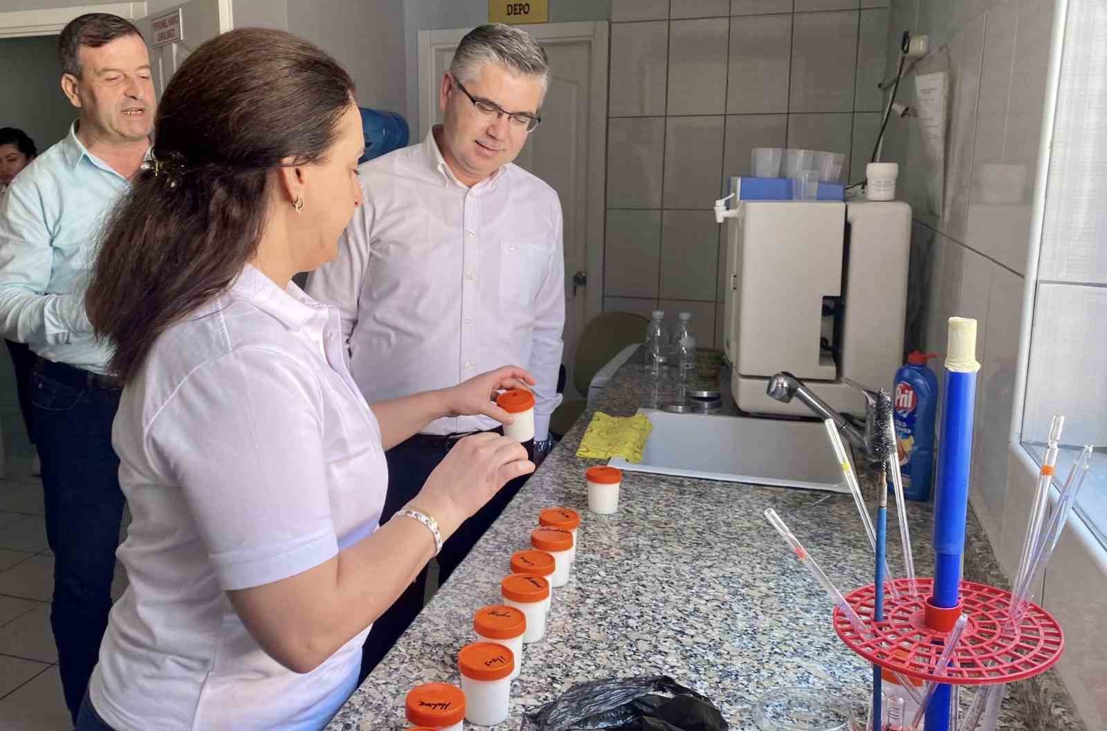 Alkan, S&uuml;t &Uuml;reticileri Birliklerini Ziyaret Ederek Sertifikalarını Verdi
