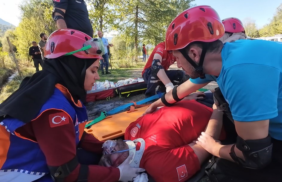 Isparta&rsquo;da UMKE ve AFAD tatbikatı ger&ccedil;eğini aratmadı
