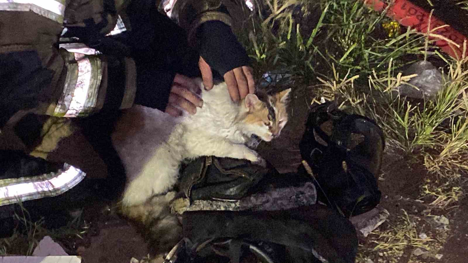İş&ccedil;ilerin kaldığı pansiyonda yangın: 3 kişi dumandan etkilendi
