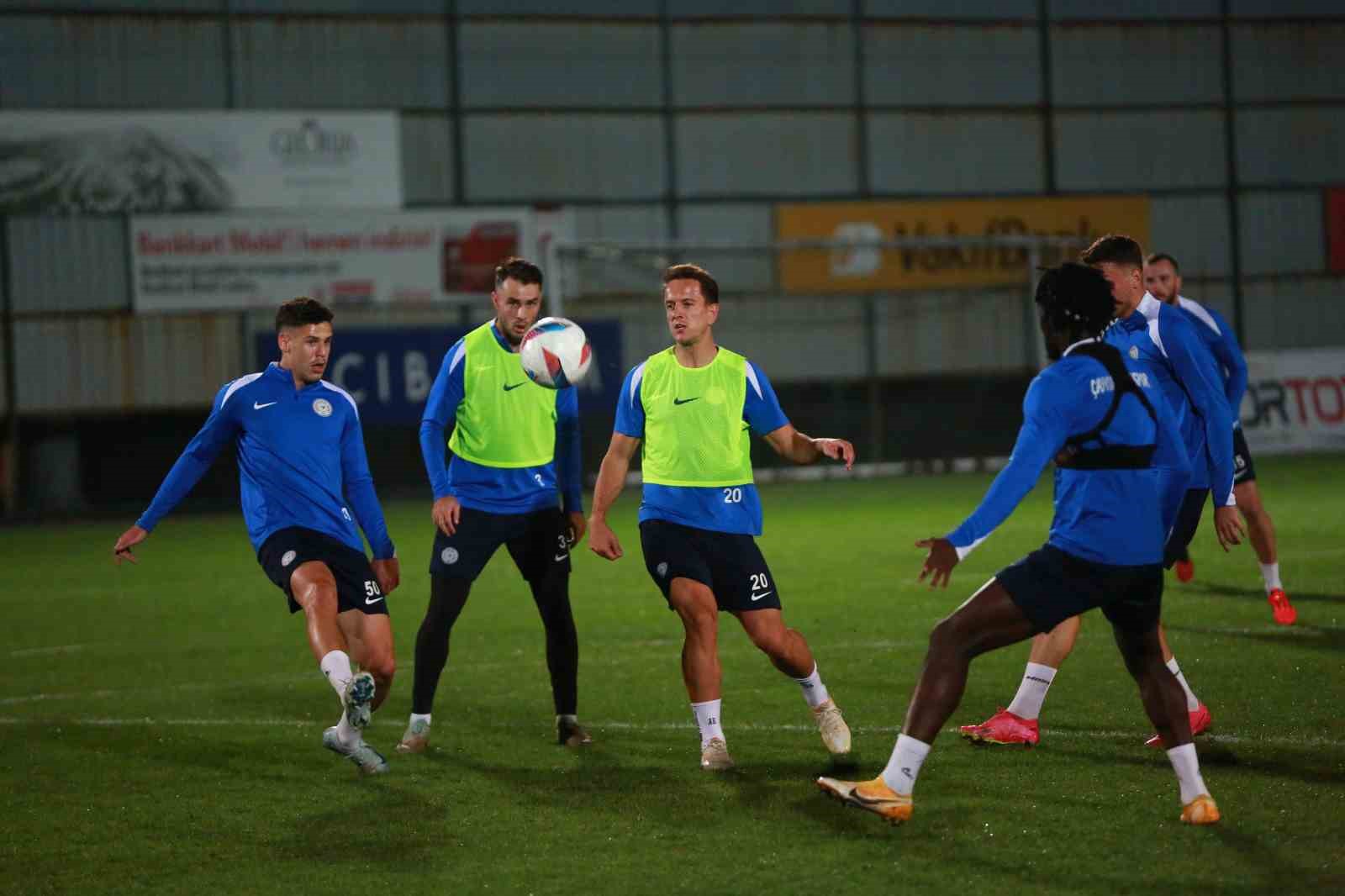 &Ccedil;aykur Rizespor Bodrum FK hazırlıklarına başladı
