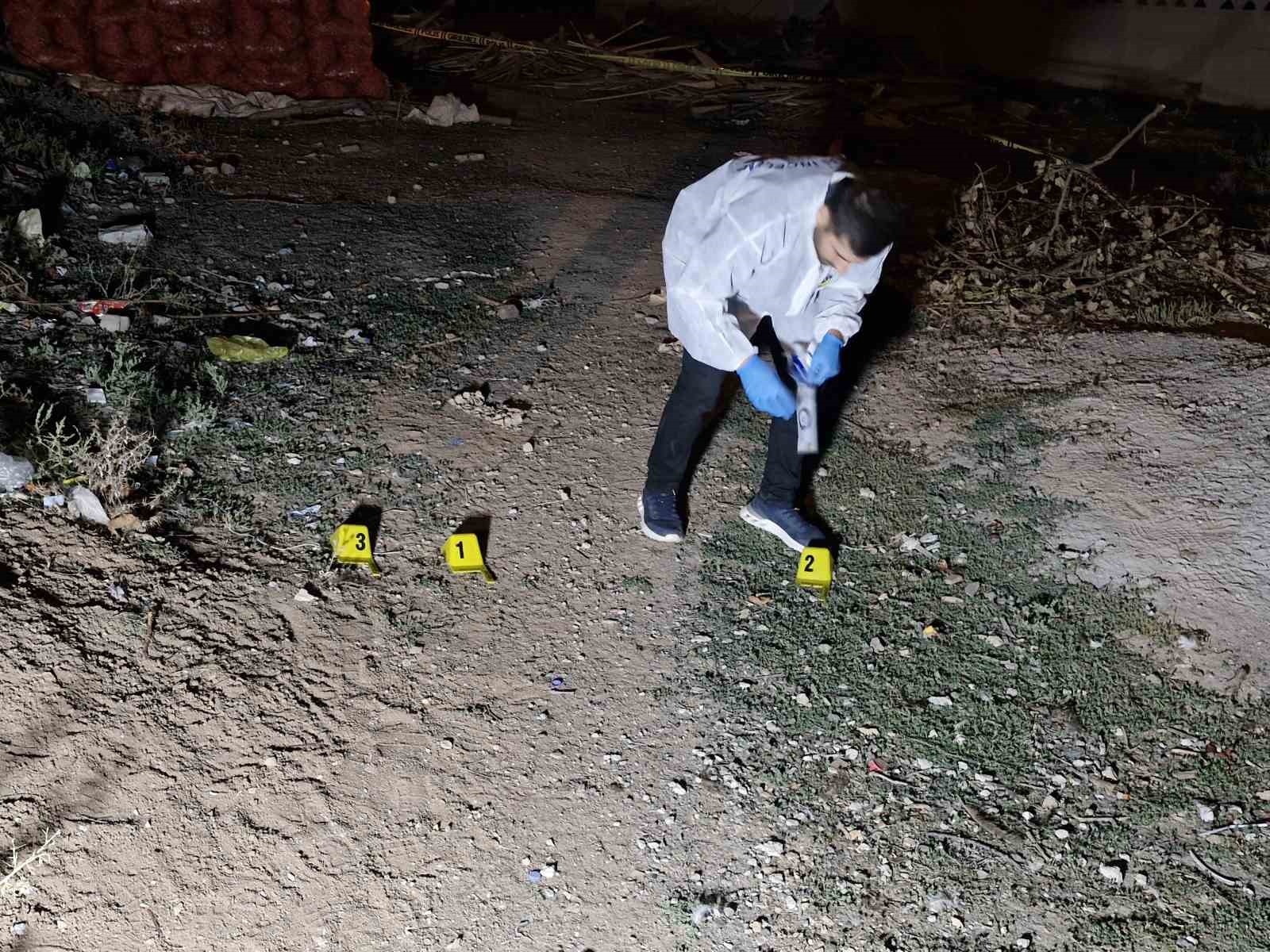 Evinde silahlı saldırıya uğradı

