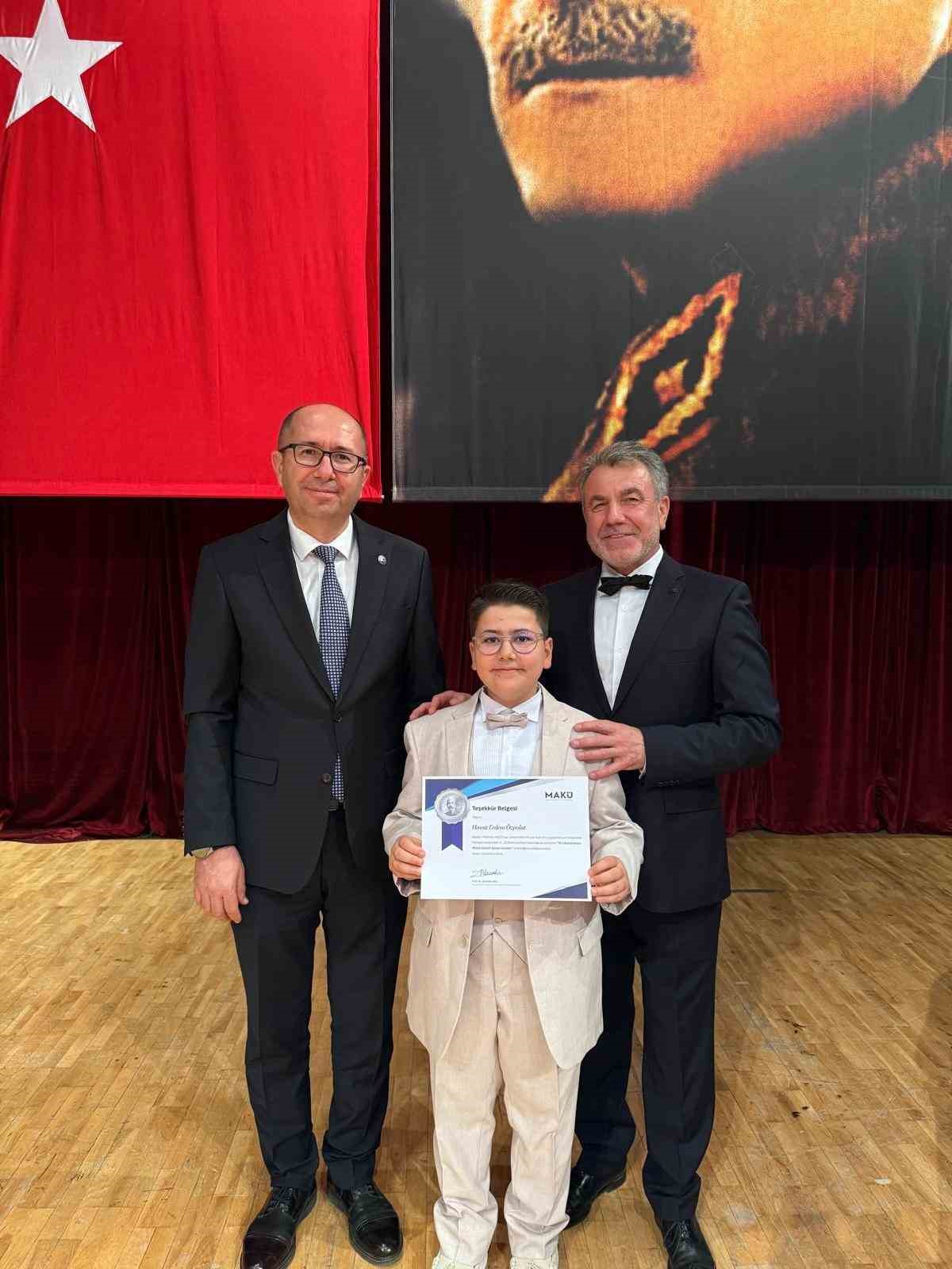 Gaziantepli 12 yaşındaki Hamit, piyanoda dünya birincisi oldu

