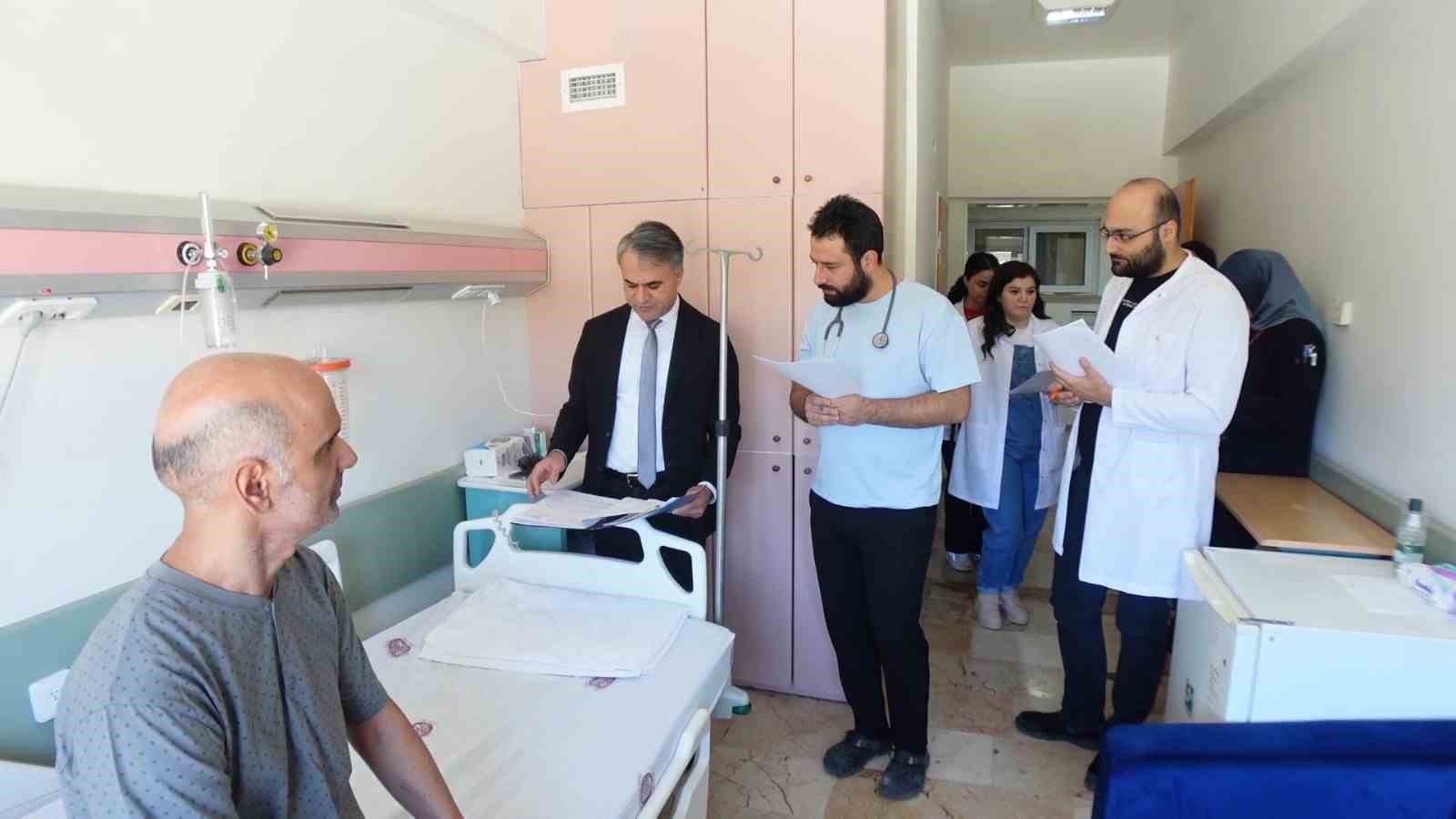 Prof. Dr. Gözel: ’’Mevsim geçişlerinde kronik hastalığı olanların grip aşısı olmaları önemli’’