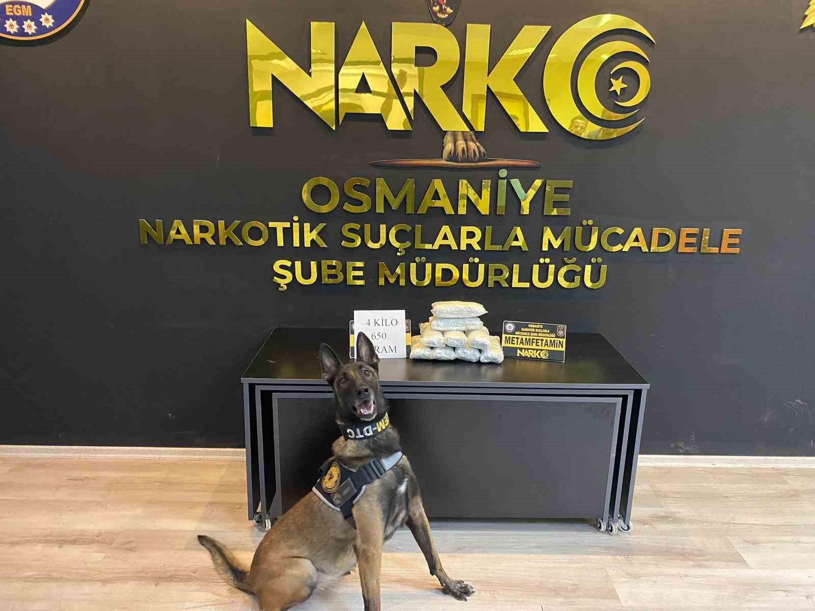 Durdurulan aracın kaputundan uyuşturucu çıktı
