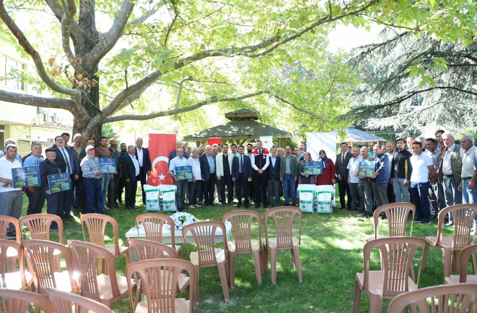 Uşak&rsquo;ta &uuml;reticilere 24 ton yem bezelyesi dağıtıldı
