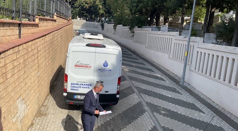 DNA incelemesi için 3 Ekim’de mezarı açılan Cem Garipoğlu’nun cenazesi, yeniden defnedilmek üzere Karacaahmet Mezarlığı’na getirildi.
