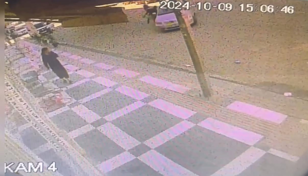 Motosiklet sürücüsünün ağır yaralandığı kaza kameraya yansıdı
