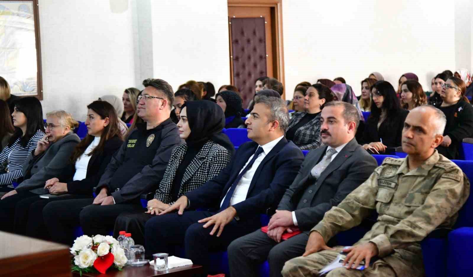 Ardahan’da "En İyi Narkotik Polisi Anne" Semineri