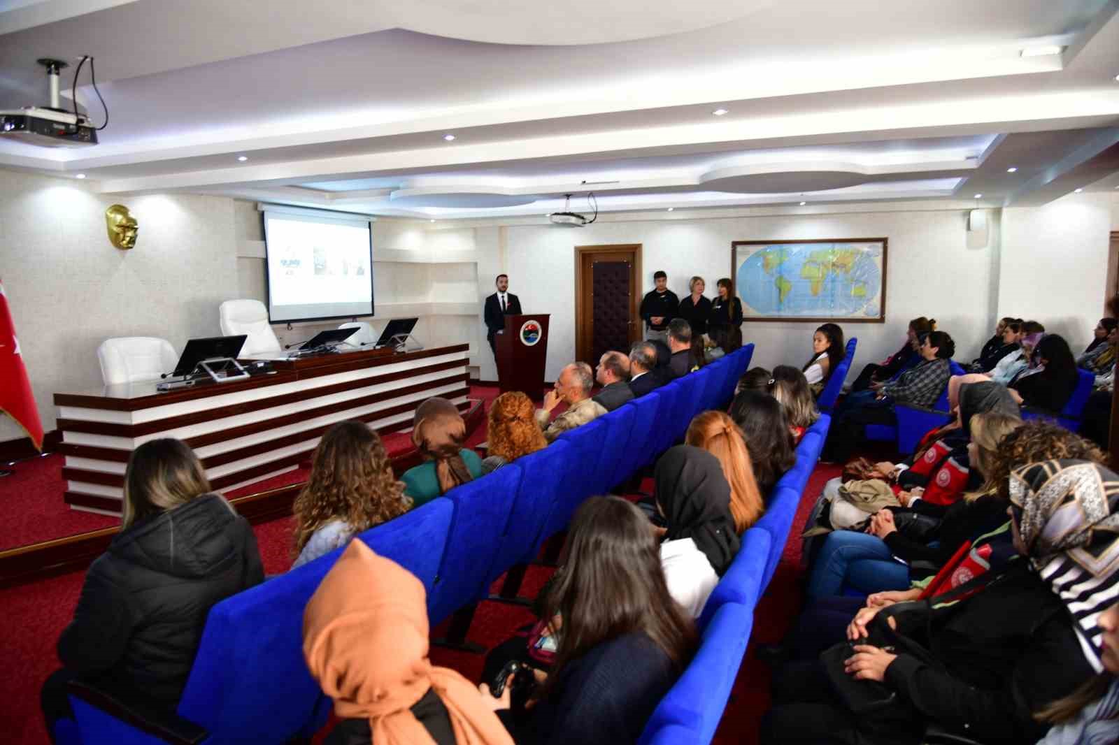 Ardahan’da "En İyi Narkotik Polisi Anne" Semineri
