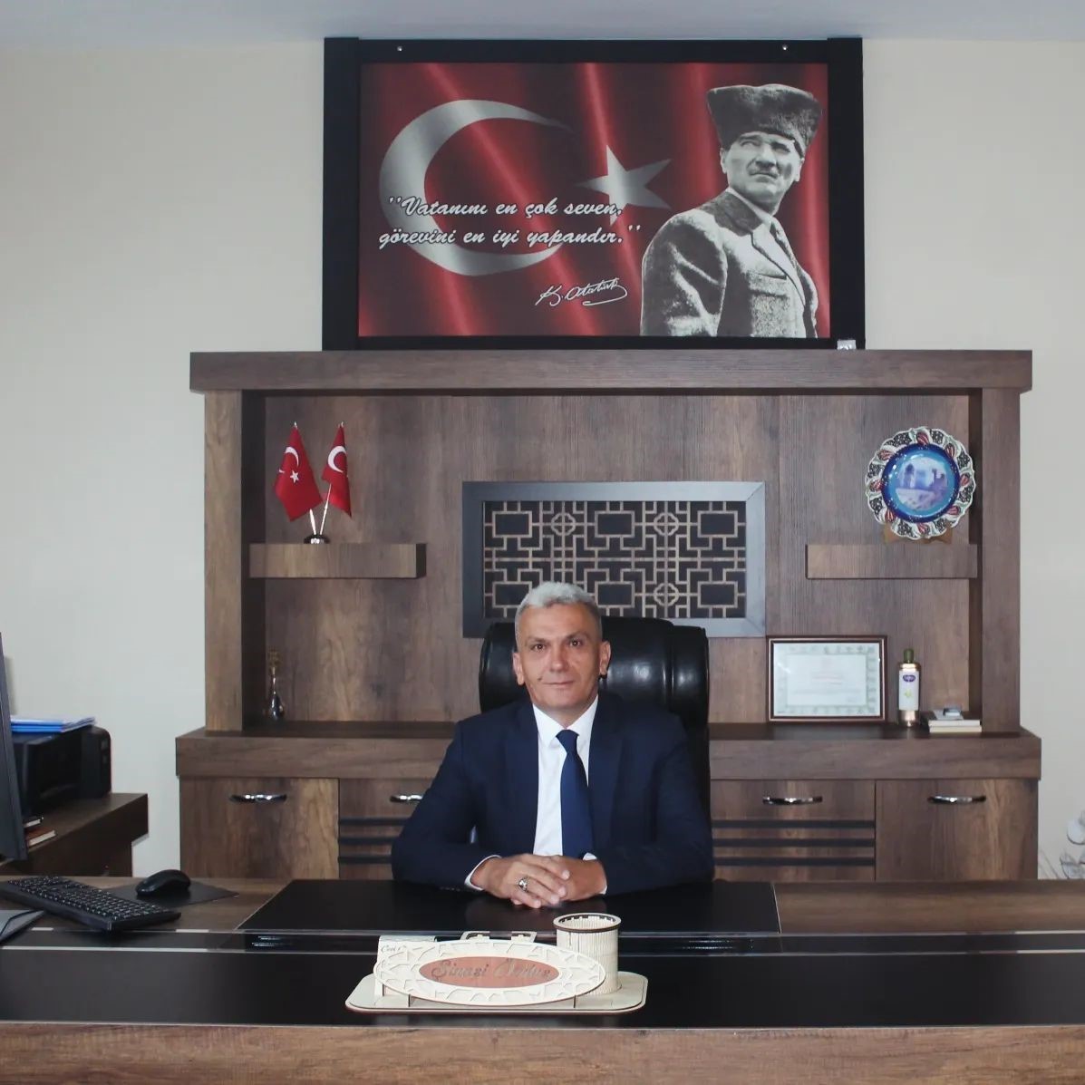 Bigadi&ccedil;&rsquo;te İl&ccedil;e Milli Eğitim M&uuml;d&uuml;r&uuml; Şinasi &Ouml;zulus g&ouml;reve başladı
