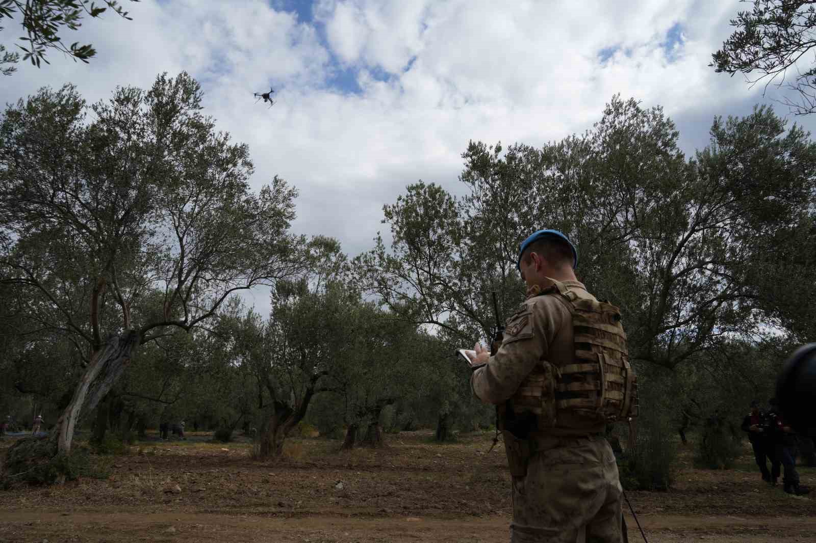 Zeytin bah&ccedil;elerine komando koruması
