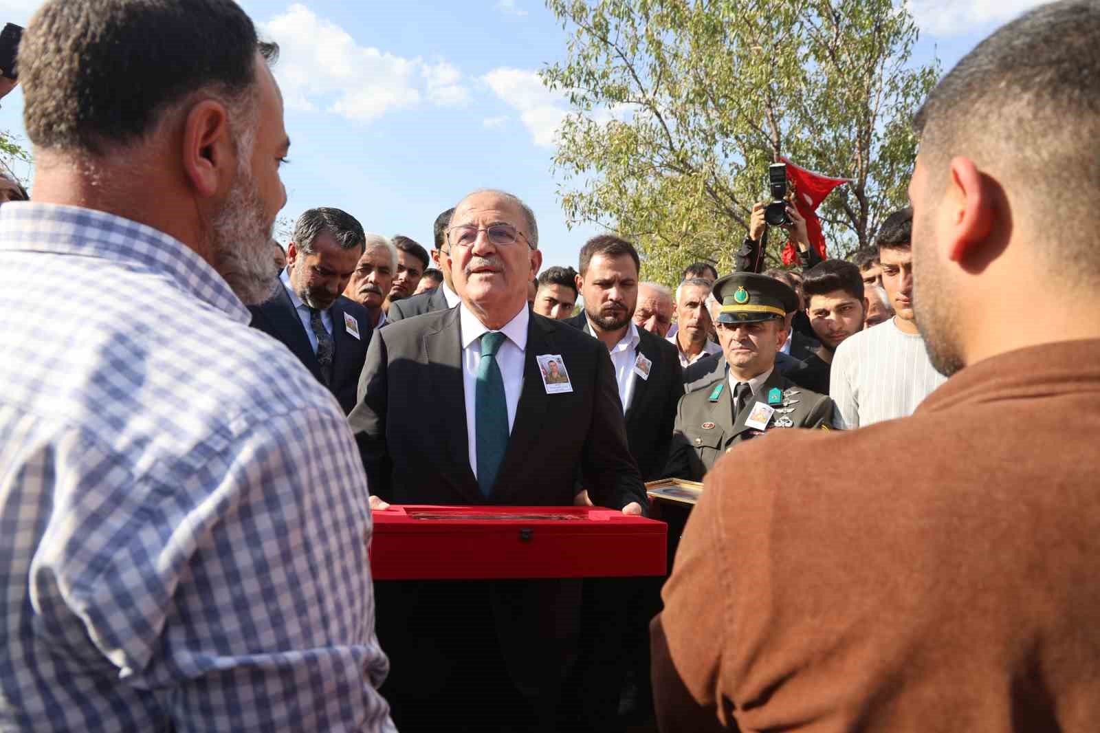 Şehit cenazesine katılan Bakan Yardımcısı Alpay: ’’Terörün kökünü kazıdık, kazımaya devam ediyoruz’’