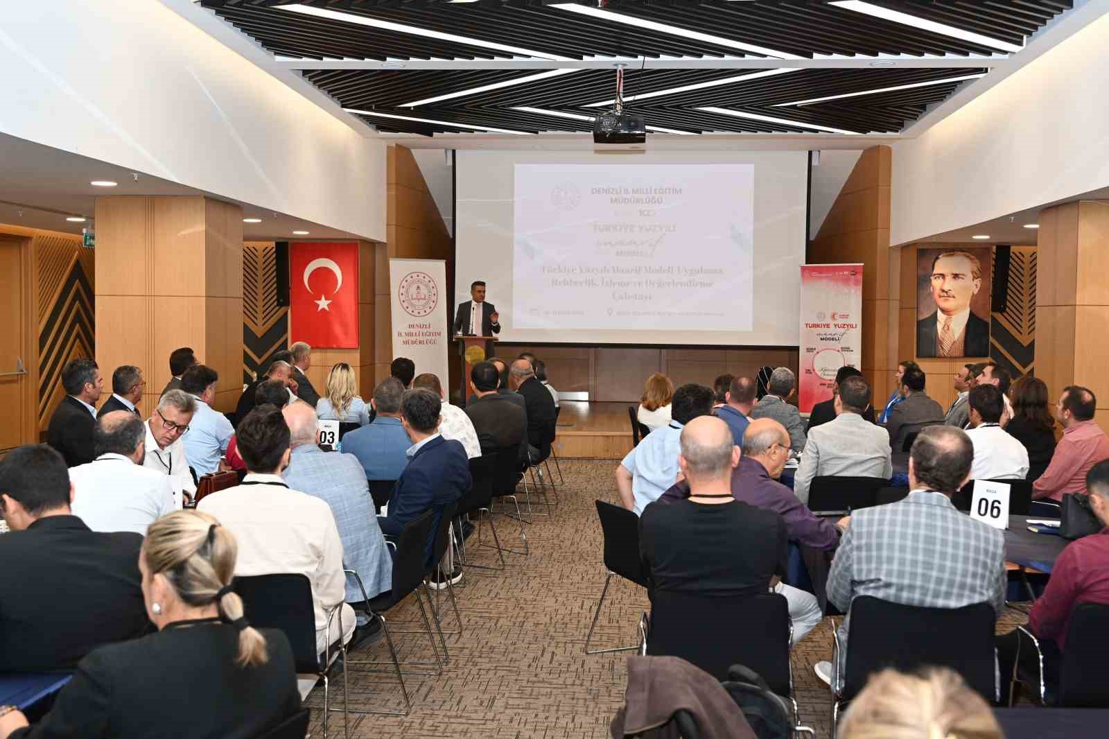 T&uuml;rkiye Y&uuml;zyılı Maarif Modeli, Denizli&rsquo;de eğitim camiasına anlatılıyor
