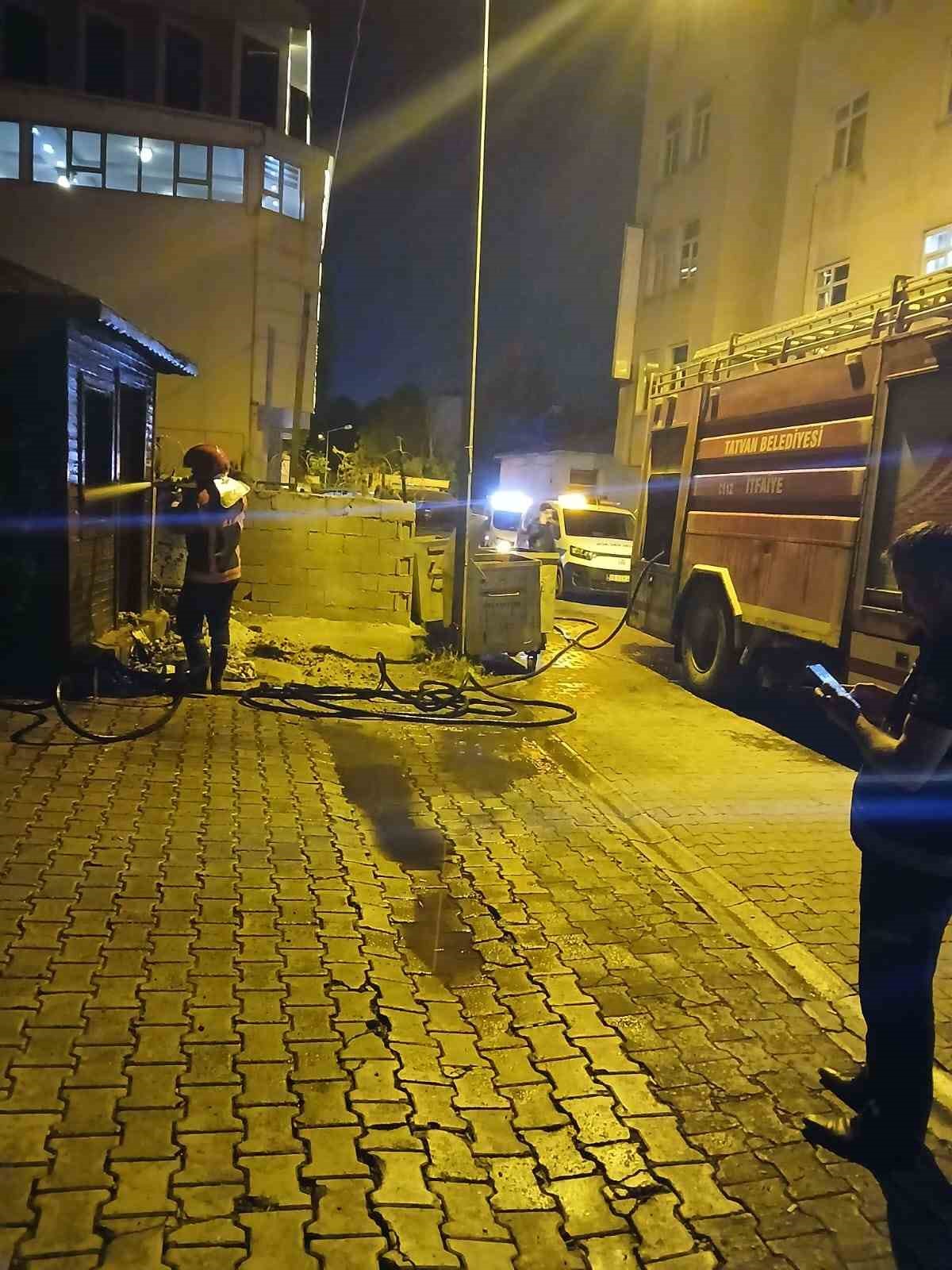 Tatvan&rsquo;da zabıta kul&uuml;besinde &ccedil;ıkan yangın korkuttu
