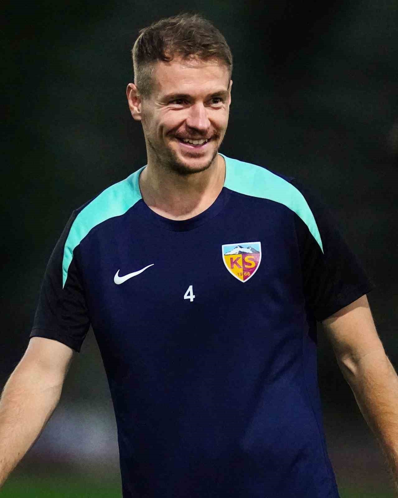 Kayserispor’da kadro dışı oyuncular affedildi