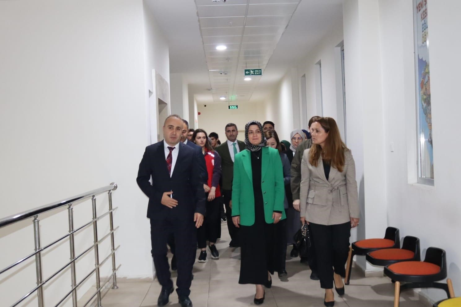 Vali Mustafa &Ccedil;ift&ccedil;i&rsquo;nin eşi Azime &Ccedil;ift&ccedil;i&lsquo;den Pasinler İl&ccedil;esine Ziyaret
