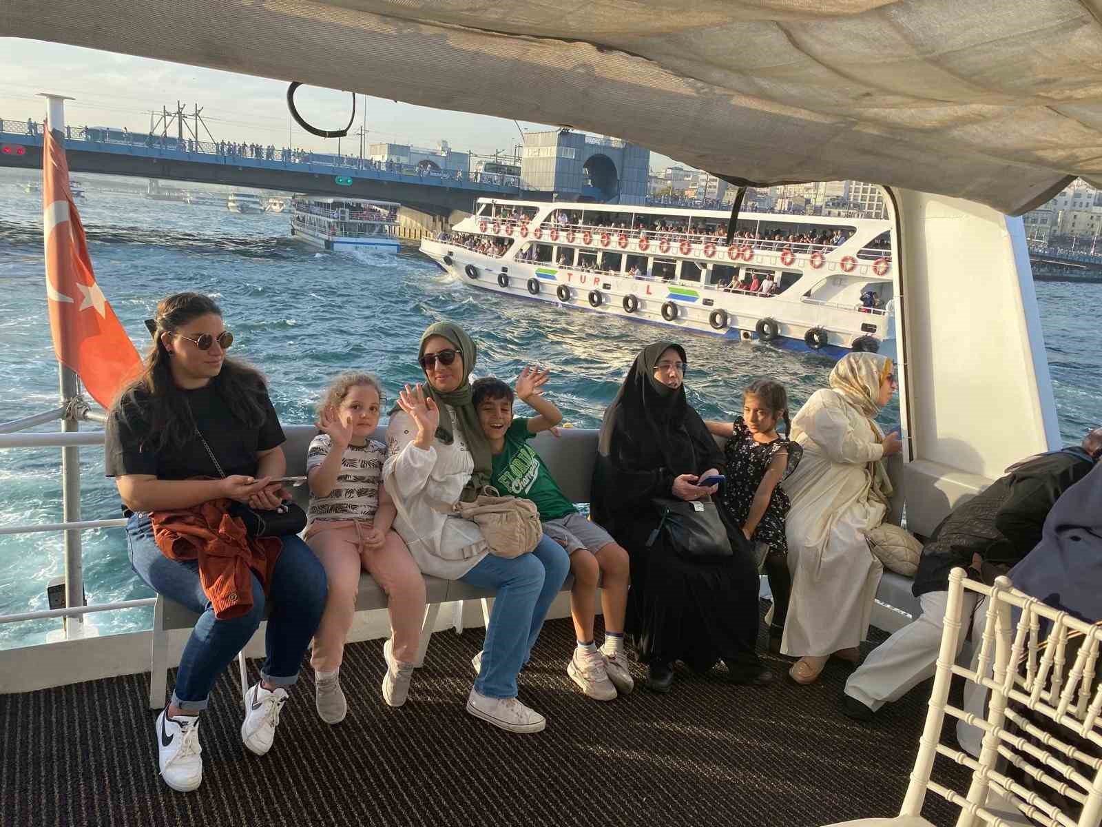 Ahlatlı engelliler İstanbul’un tarihi ve turistik mekanlarını gezdi
