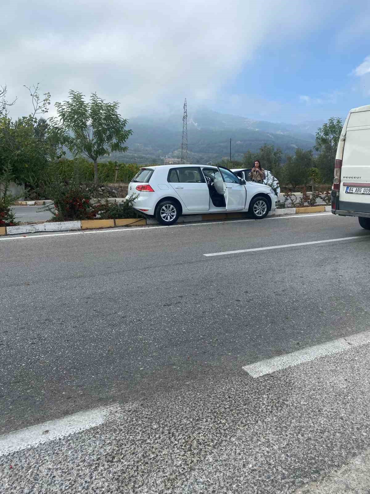 Direksiyon hakimiyetini kaybeden s&uuml;r&uuml;c&uuml; ref&uuml;je &ccedil;ıkarak durabildi
