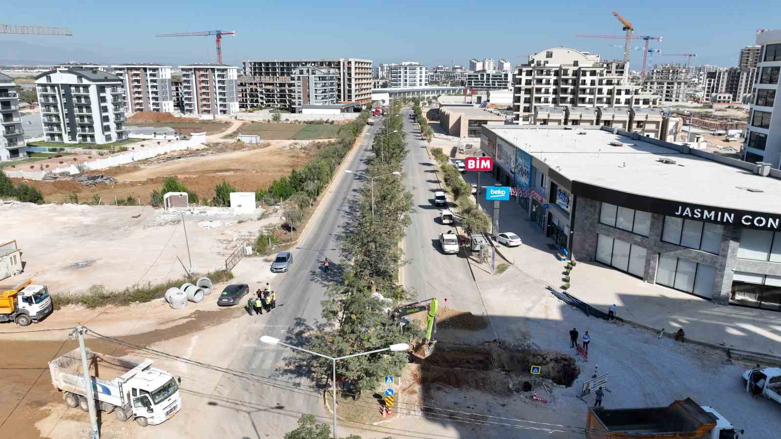 Kardeş Kentler Caddesi’nde kazalara neden olan kurp düzeltiliyor