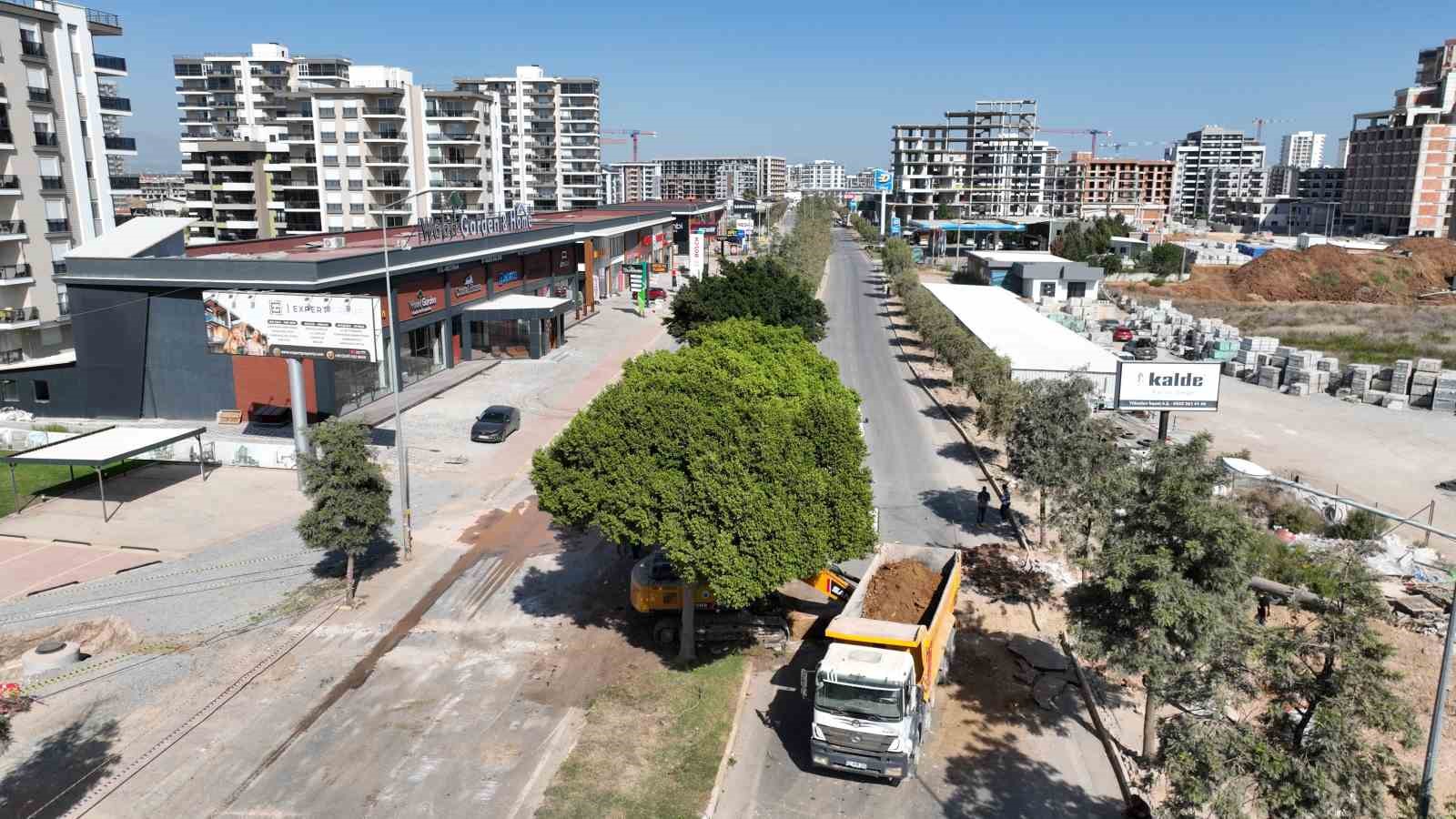 Kardeş Kentler Caddesi’nde kazalara neden olan kurp düzeltiliyor
