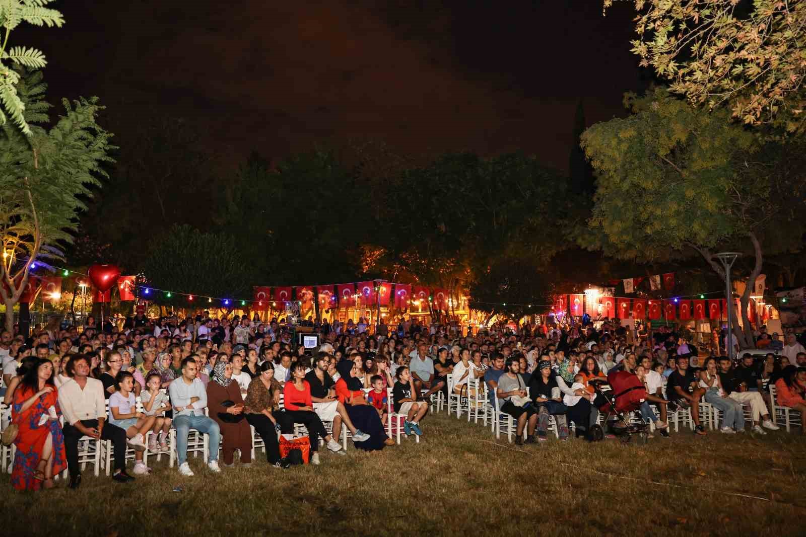 Yeşilçam Festivali’nde yıldızlar altında sinema keyfi