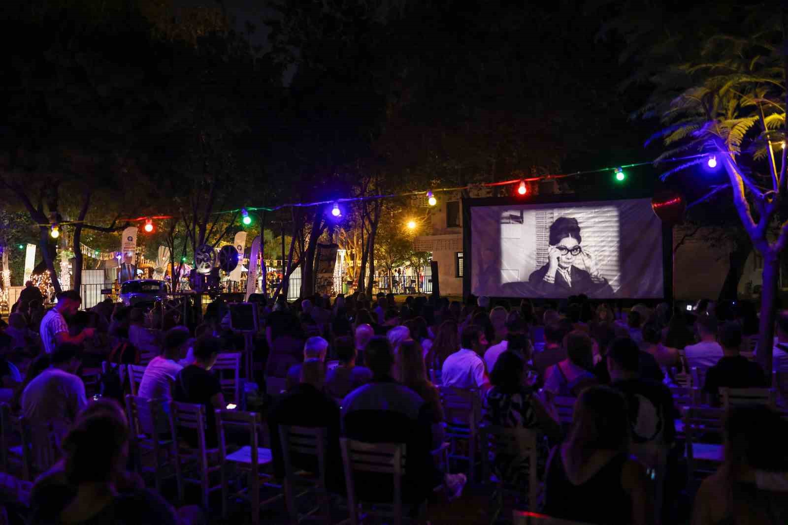 Yeşilçam Festivali’nde yıldızlar altında sinema keyfi
