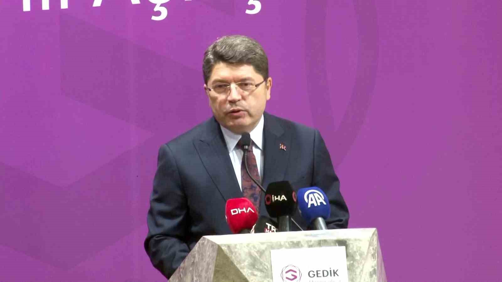 Adalet Bakanı Tunç: “Türkiye Yüzyılı’nın başında darbe anayasasıyla yolumuza devam etmek bizim için bir yüz karası”
