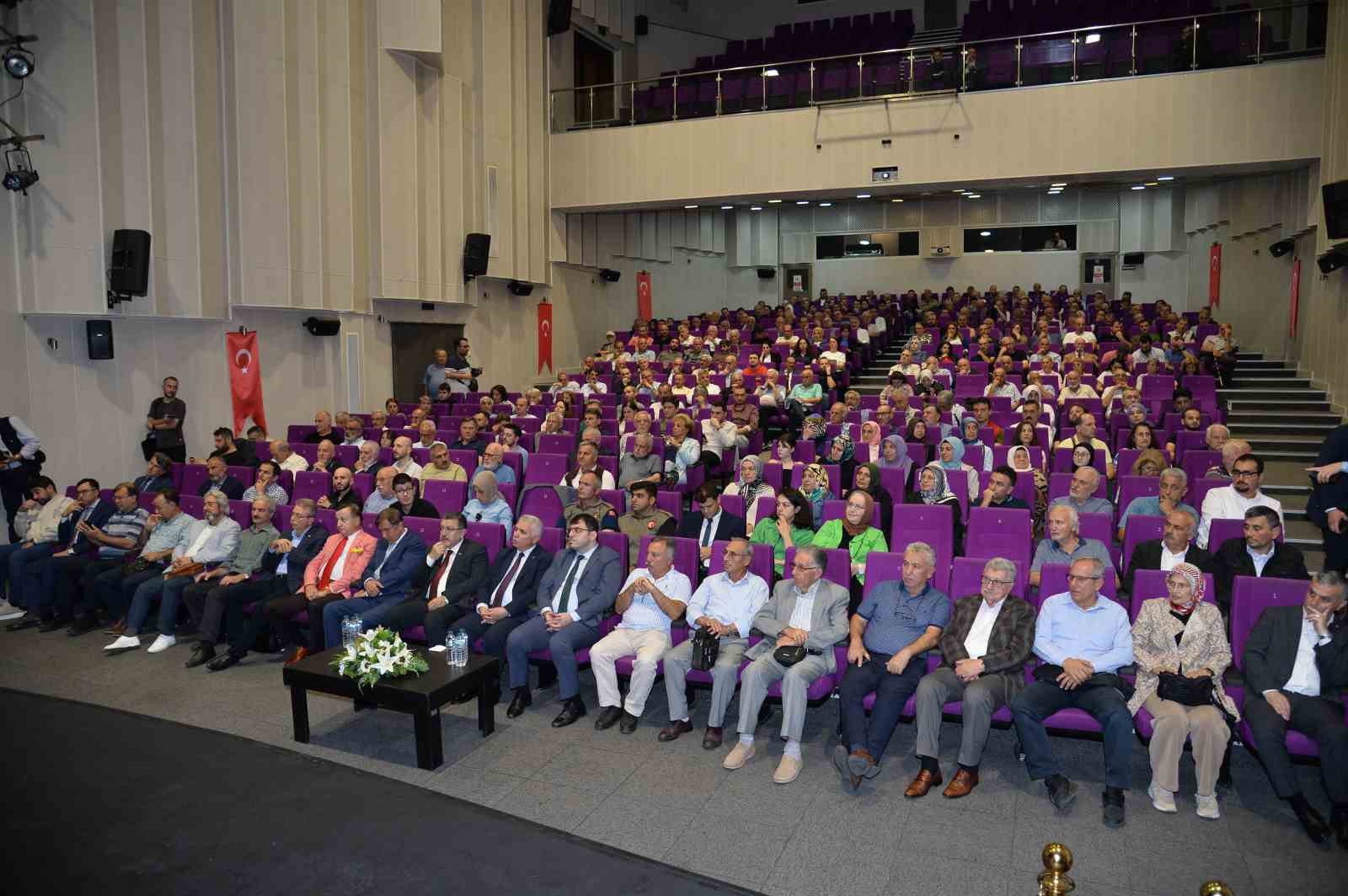 Başkan Ahmet Metin Genç: "Sel ve heyelanlara karşı tüm tedbirleri almakla yükümlüyüz"
