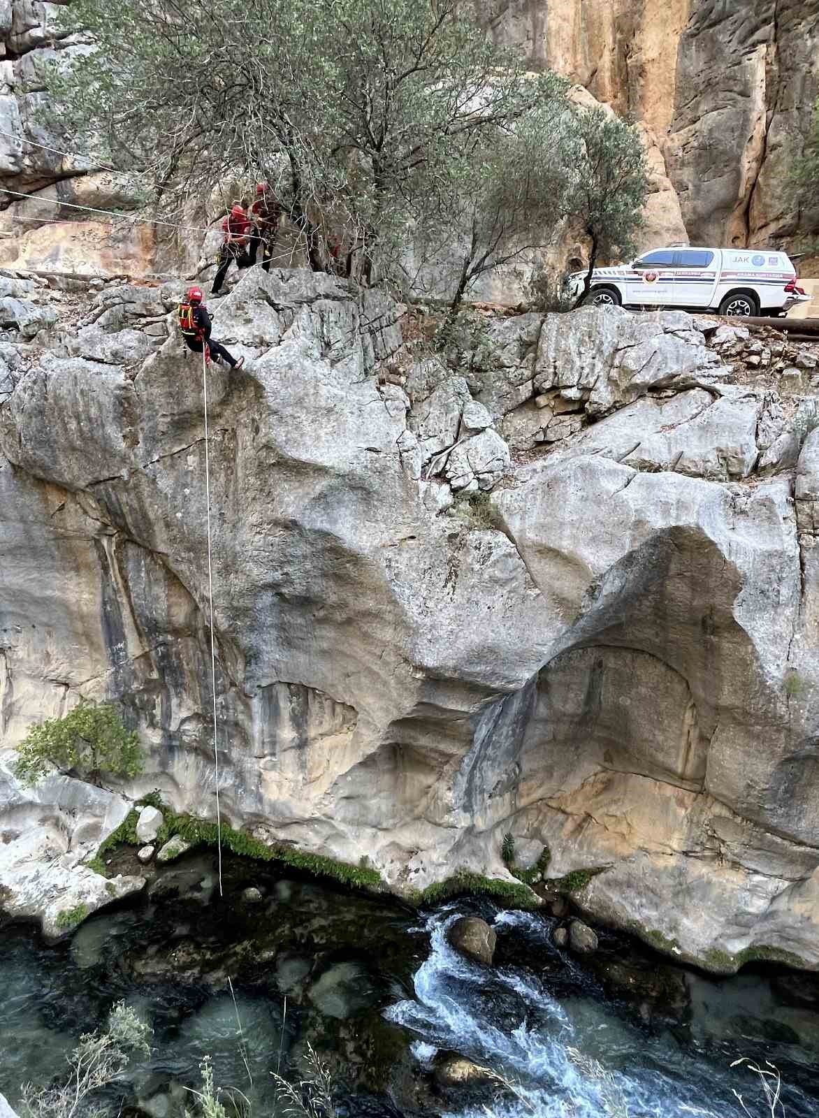 Jandarma ekiplerinden arama kurtarma tatbikatı 
