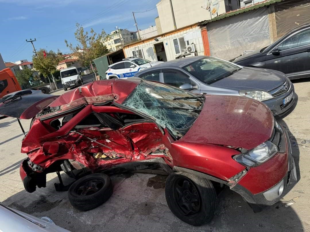 Tekirdağ’da trafik kazasında ölen 4 kişiden 3’ü toprağa verildi