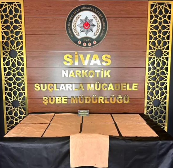 Sivas’ta 5 milyon TL’lik kağıda emdirilmiş uyuşturucu ele geçirildi
