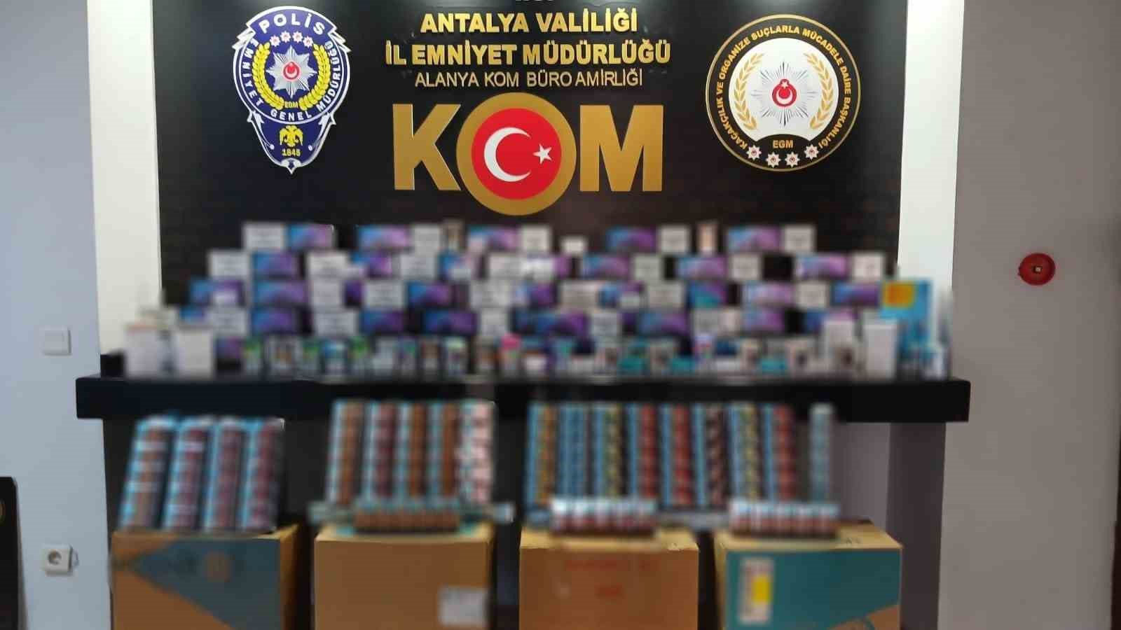 Antalya’da kaçak sigara operasyonu: 3 tutuklama