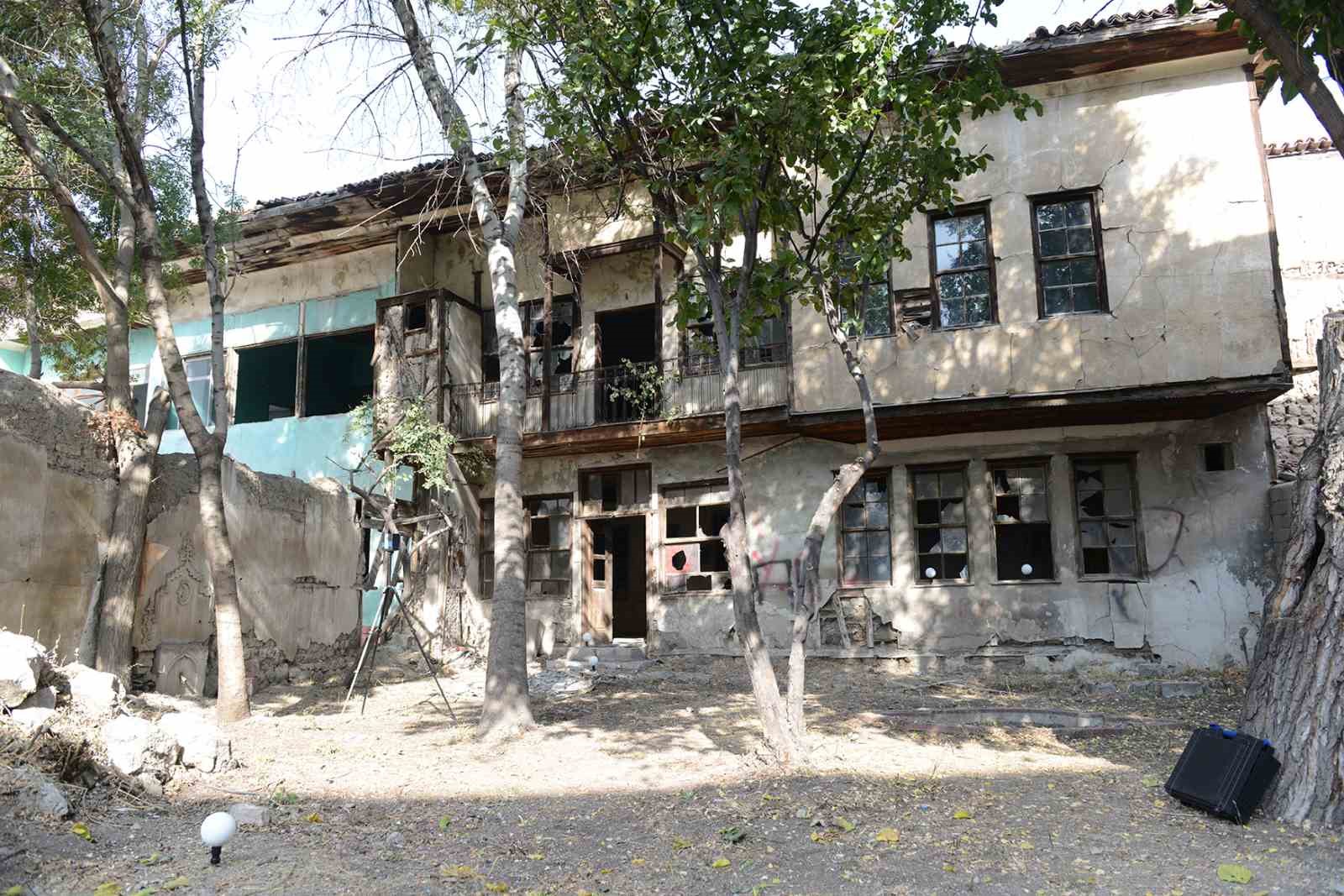 &Ccedil;orum Belediyesi İkiz konağı turizme kazandıracak
