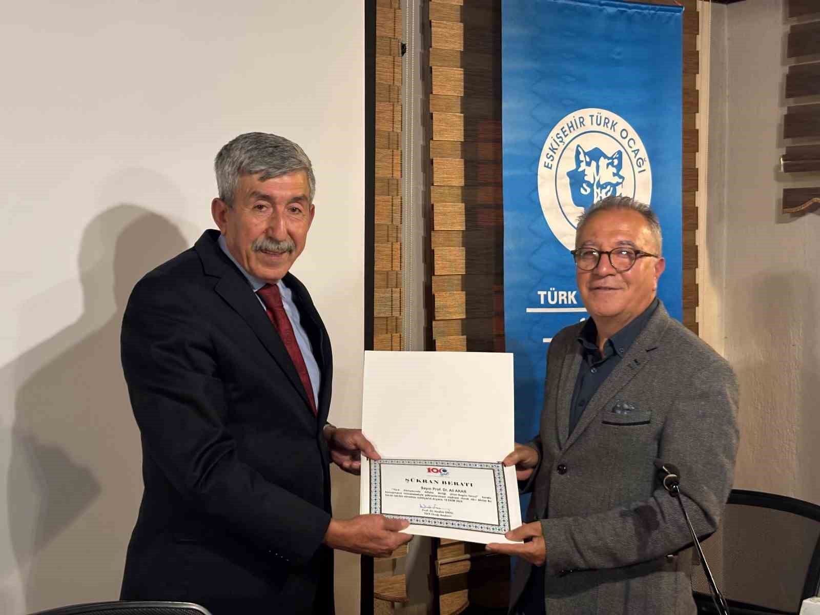 T&uuml;rk Ocağı&rsquo;nda Prof. Dr. Ali Akar, ortak alfabenin &ouml;nemine dikkat &ccedil;ekti
