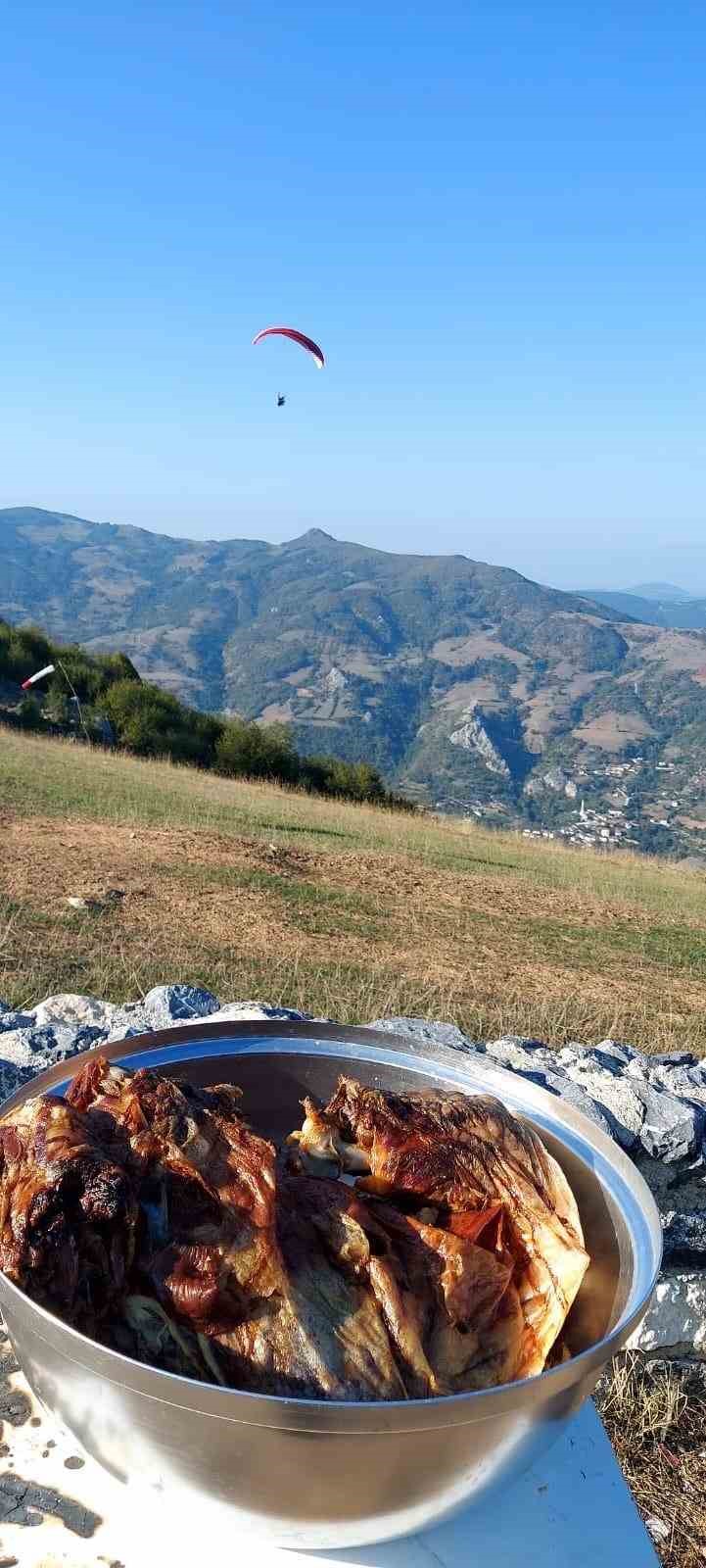 Karadenizli paraşütçüler, Kapıkaya’ya hayran kaldı
