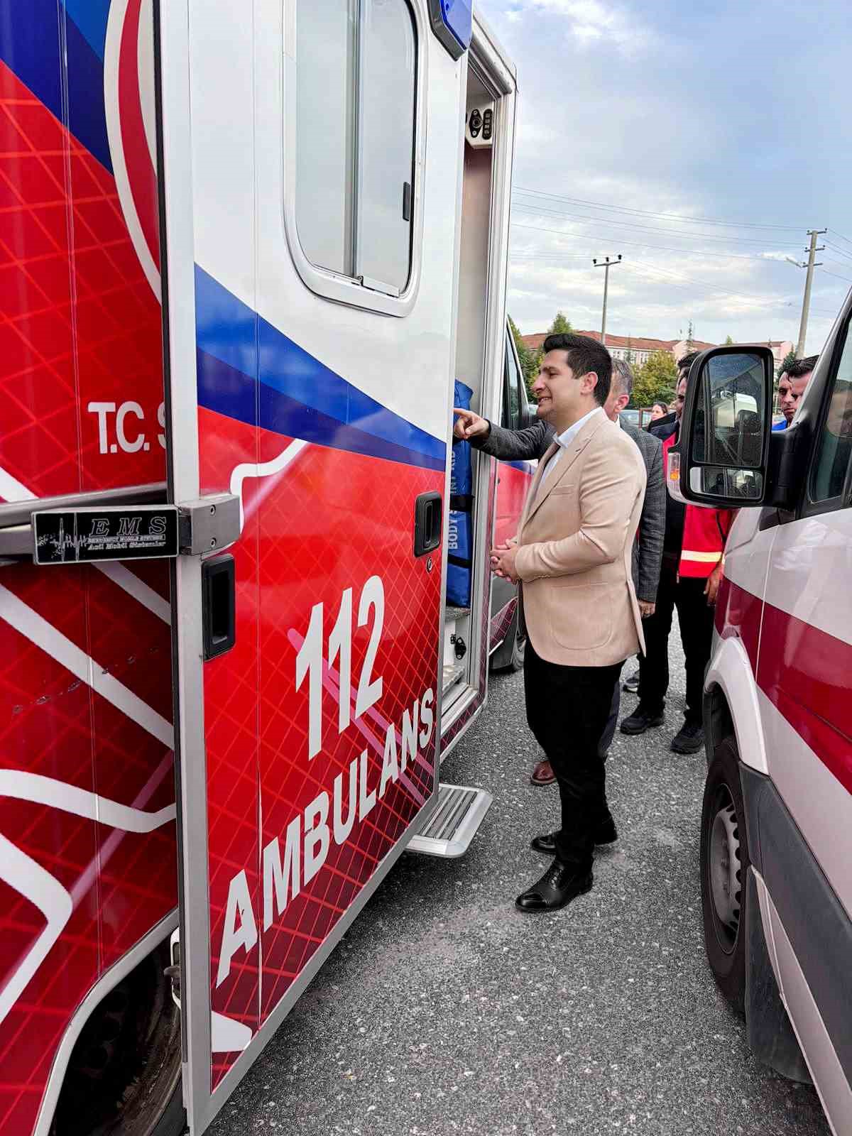 Ambulans şof&ouml;rlerine g&uuml;venli s&uuml;r&uuml;ş eğitimi
