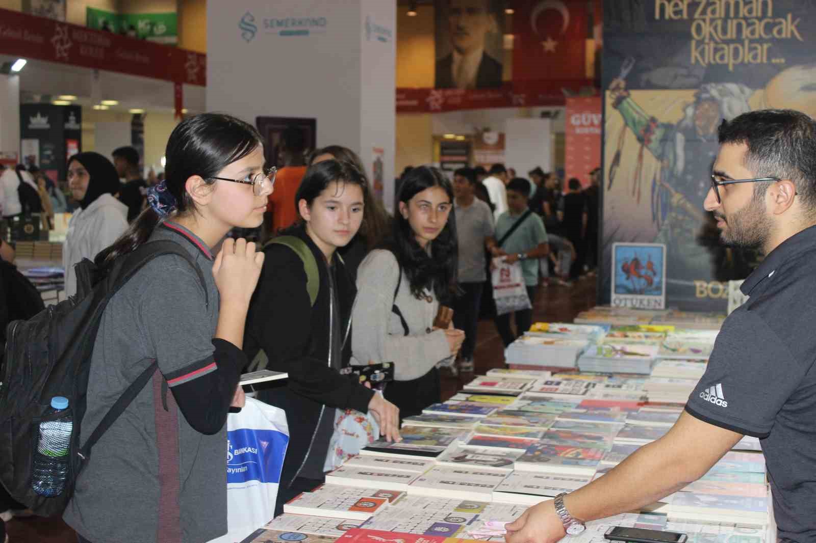 Kayseri 7. Kitap Fuarı kapılarını kitapseverlere açtı