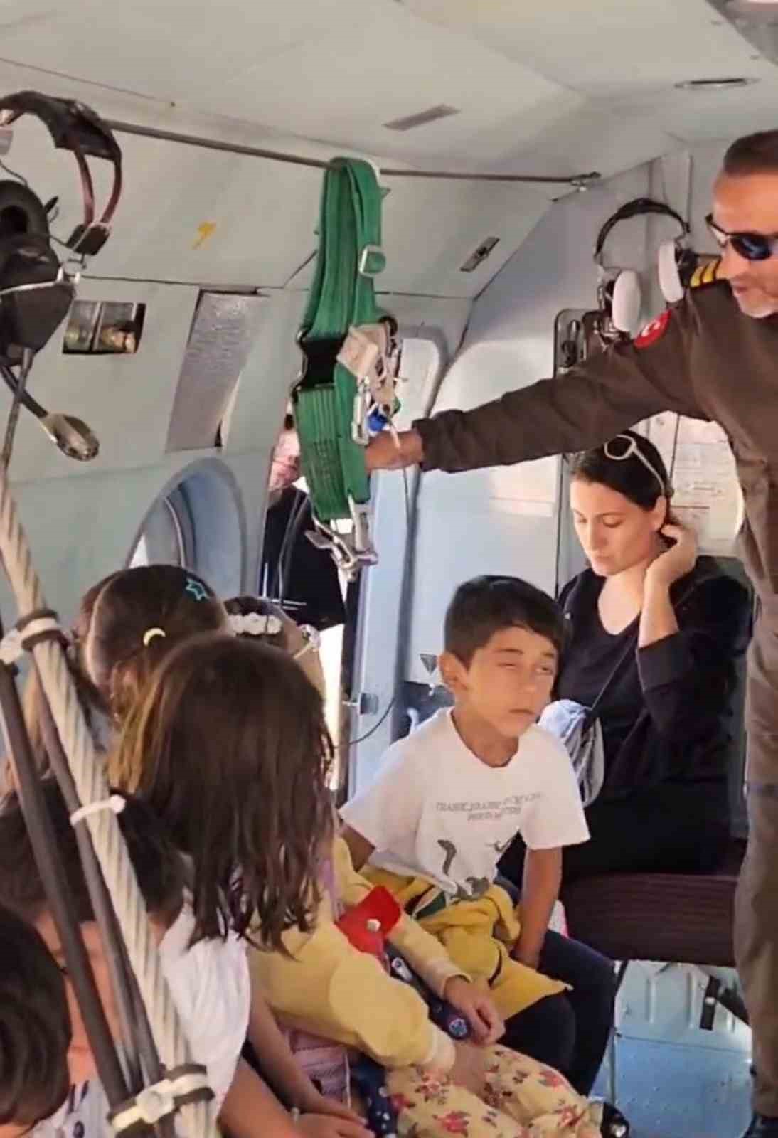 Minikler ateş savaş&ccedil;ılarının zorlu g&ouml;revini yerinde &ouml;ğrendi
