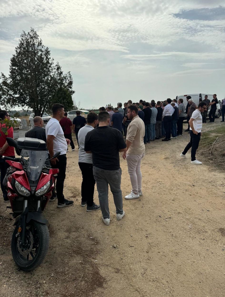 Tekirdağ&rsquo;da trafik kazasında &ouml;len 4 kişiden 3&rsquo;&uuml; toprağa verildi
