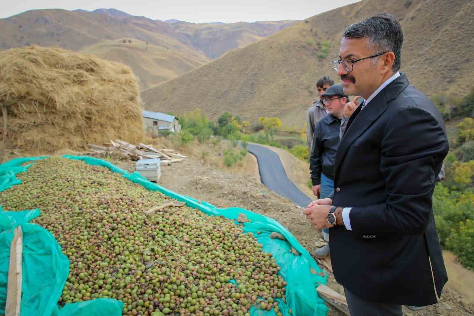 Yüksekova köyleri uzun yıllar sonra asfalta kavuştu
