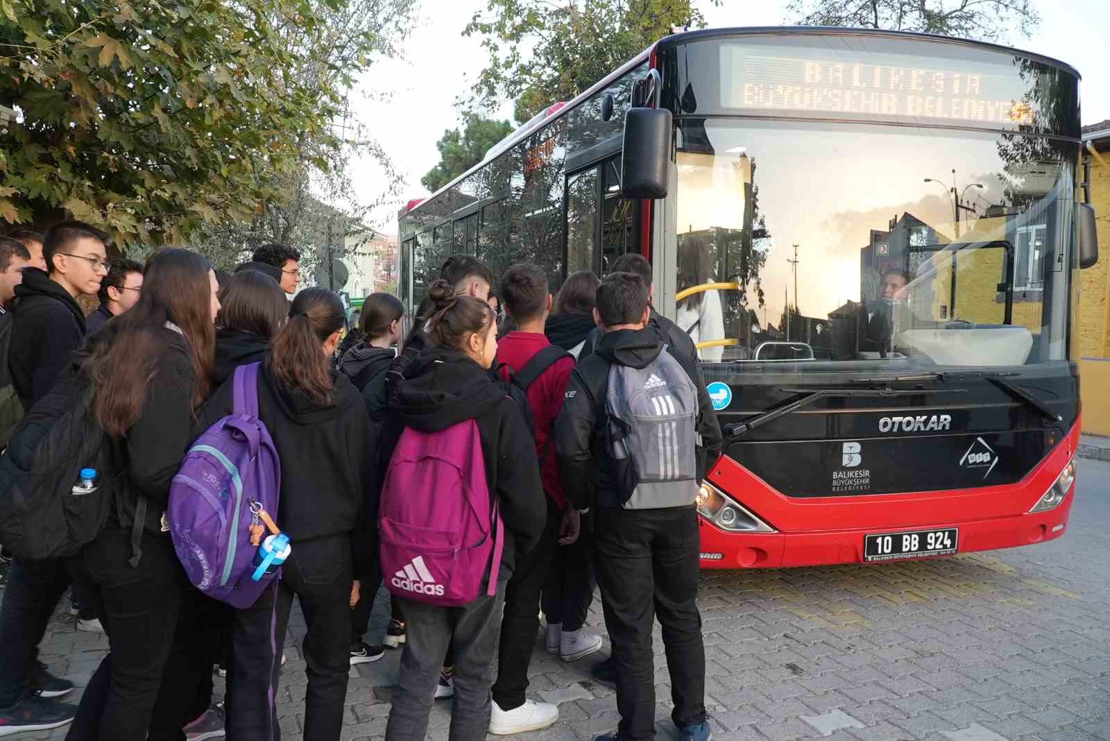 Balıkesir Büyükşehir’in ulaşım desteği aileleri sevindirdi