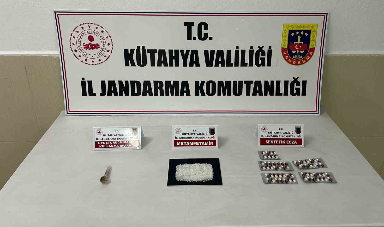 Kütahya’da aracında uyuşturucu ele geçirilen şüpheli tutuklandı