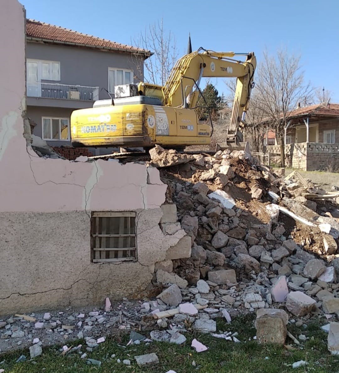 Develi’de ağır hasarlı evin yerinde dönüşümü sağlandı