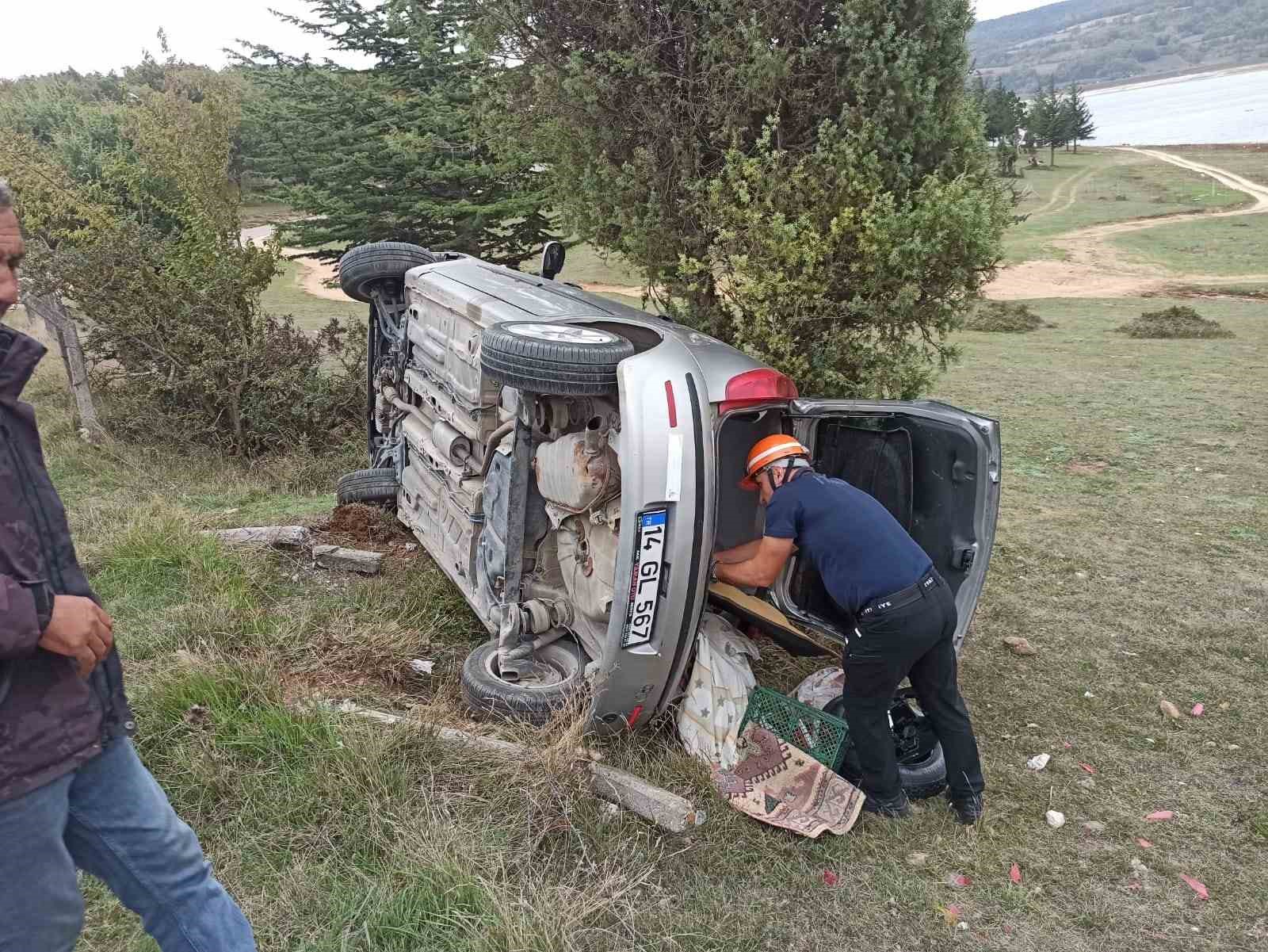 Gölköy’de kontrolden çıkan otomobil devrildi: 2 yaralı