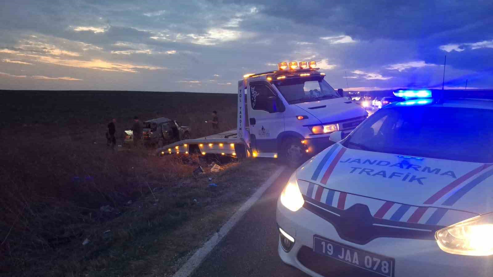 &Ccedil;orum&rsquo;da otomobil devrildi: 1 &ouml;l&uuml;, 5 yaralı 