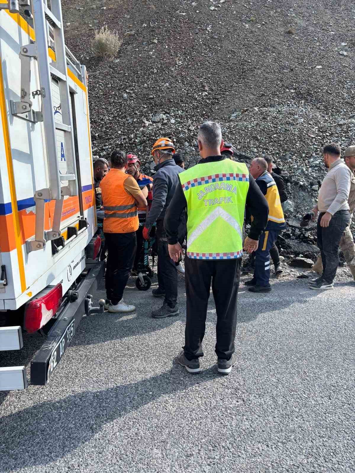 Tunceli’de mikser devrildi: 1 yaralı
