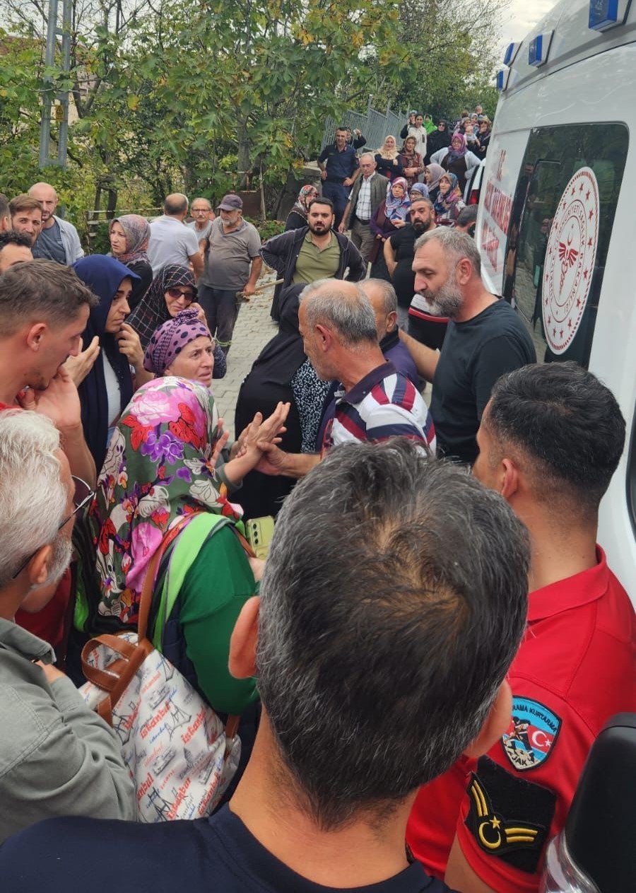 Ormanda kaybolan emekli &ouml;ğretmen 14 saat sonra bulundu
