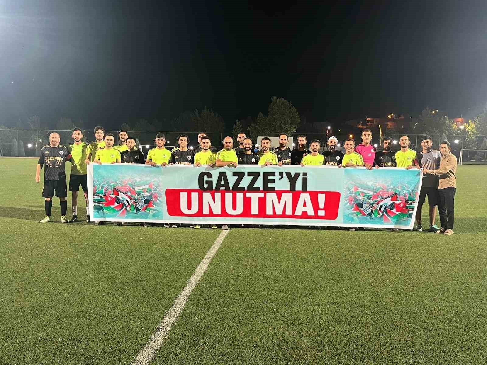 Diyarbakır’da futbol turnuvasında ‘Gazze’yi unutma’ pankartı açıldı